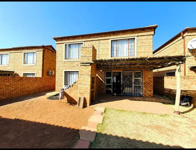 4 BEDROOM APARTMENT FOR SALE IN THERESAPARK